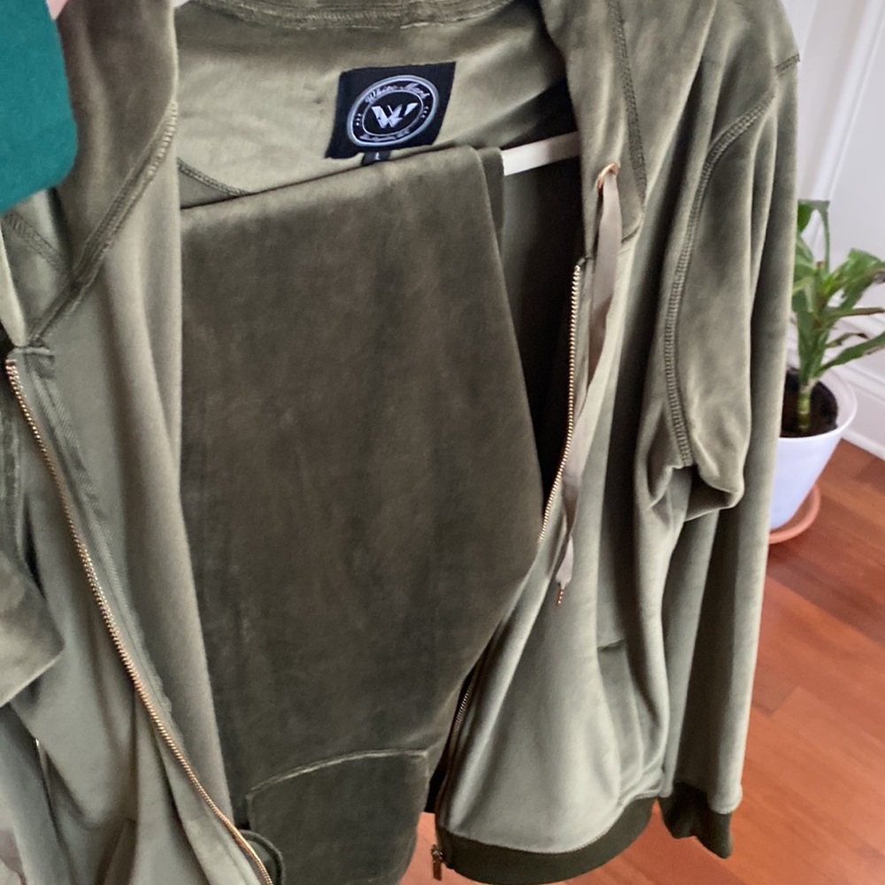 White Mark 2 Piece Womens Plush Green Zip Tracksuit Sz L Velour Soft LIKE NEW - Picture 12 of 17